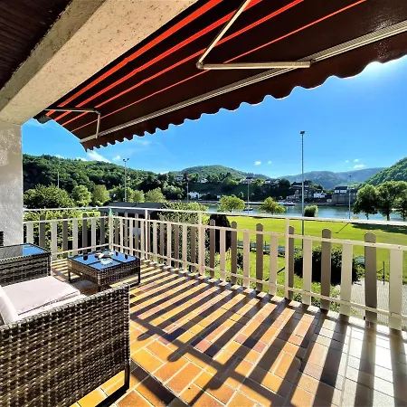 Traumaussicht Kamin Balkon Burgblick 65 Zoll Tv Netflix Sky Joyn Lindenplatz Bullay