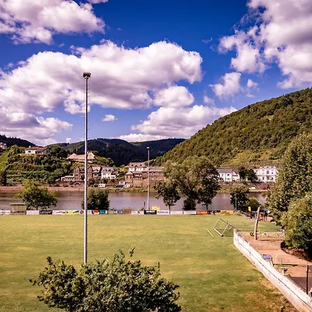 Apartment Traumaussicht Kamin Balkon Burgblick 65 Zoll Tv Netflix Sky Joyn Lindenplatz Bullay