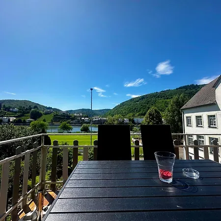 Traumaussicht Kamin Balkon Burgblick 65 Zoll Tv Netflix Sky Joyn Lindenplatz Bullay