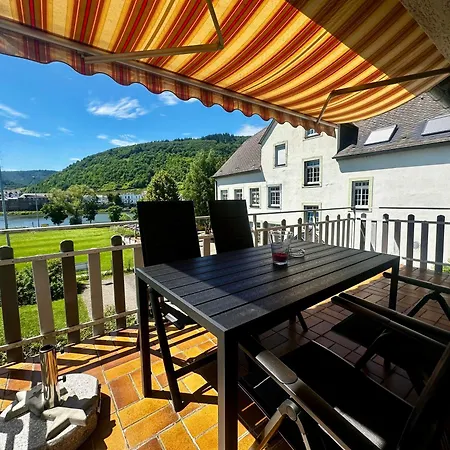 Traumaussicht Moselblick Kamin Balkon Burgblick 65 Zoll Tv Waipu Lindenplatz Daire Bullay