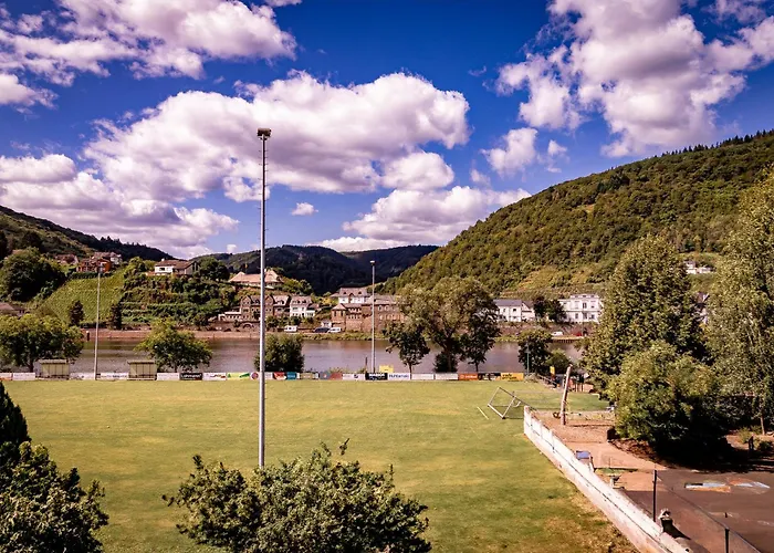 Апартаменты Traumaussicht Moselblick Kamin Balkon Burgblick 65 Zoll Tv Waipu Lindenplatz Буллай